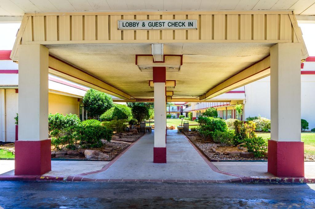 Executive Inn Hotel And Conference Center Lawton Esterno foto