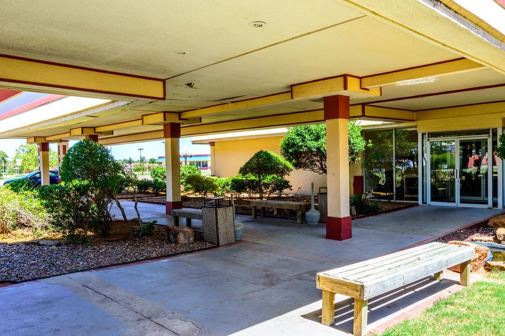 Executive Inn Hotel And Conference Center Lawton Esterno foto