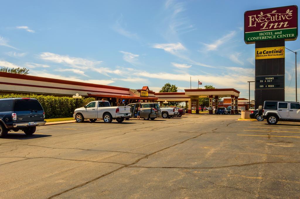 Executive Inn Hotel And Conference Center Lawton Esterno foto
